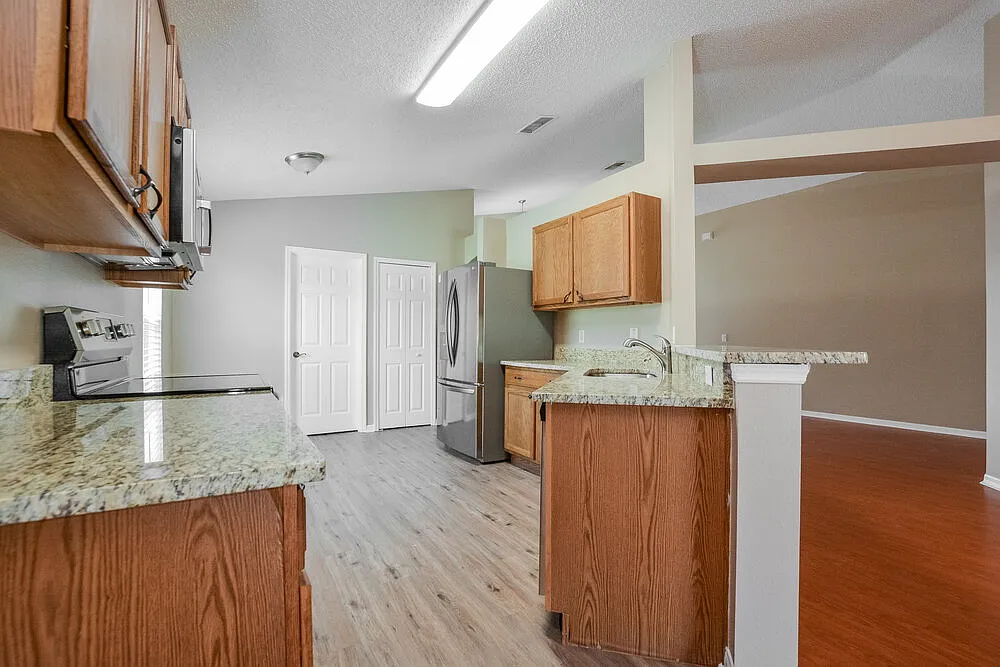 4 bed, 2.0 bath, 2062 sqft, $2,645 — Photo 4