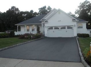 56 James Hawkins Rd, Moriches, NY 11955