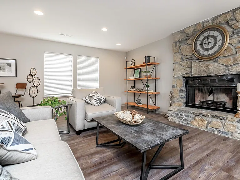 Hickory View Apartments — Photo 42
