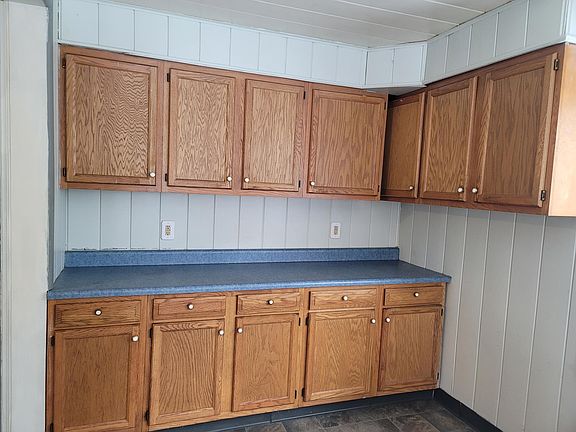 3rd image of 108 Sweet St NE