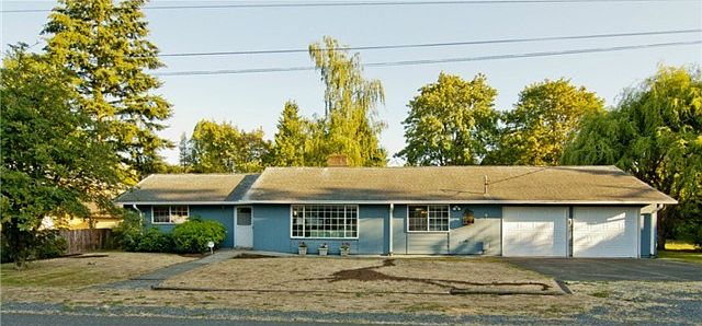Welcome home to your move in ready Haller Lake rambler.