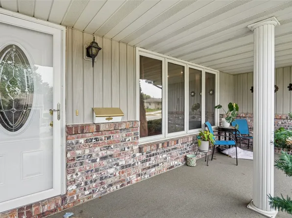 1406 W Grandview Dr, Knoxville, IA 50138