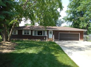 3205 Boulder Dr, Cedar Falls, IA 50613