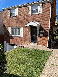 106 W Woodford