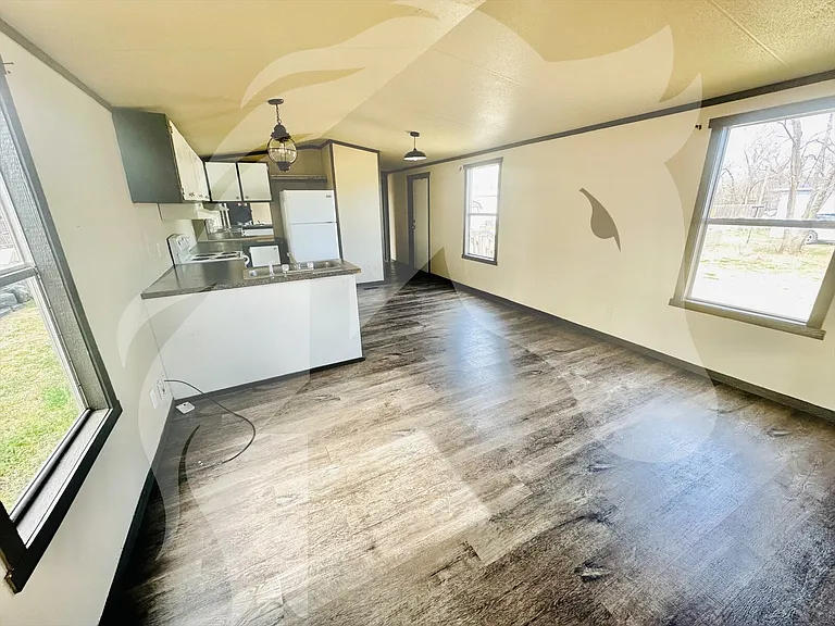 310 Madison Ave #14 — Photo 3