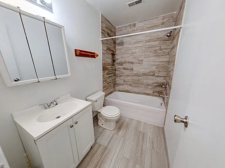 Lawrence Glen Apartments — Photo 57