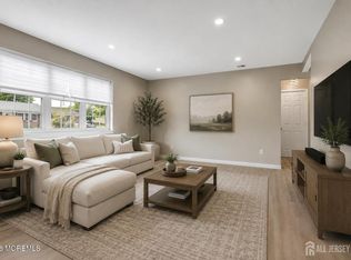 12 Louisiana Dr APT A, Matawan, NJ 07747