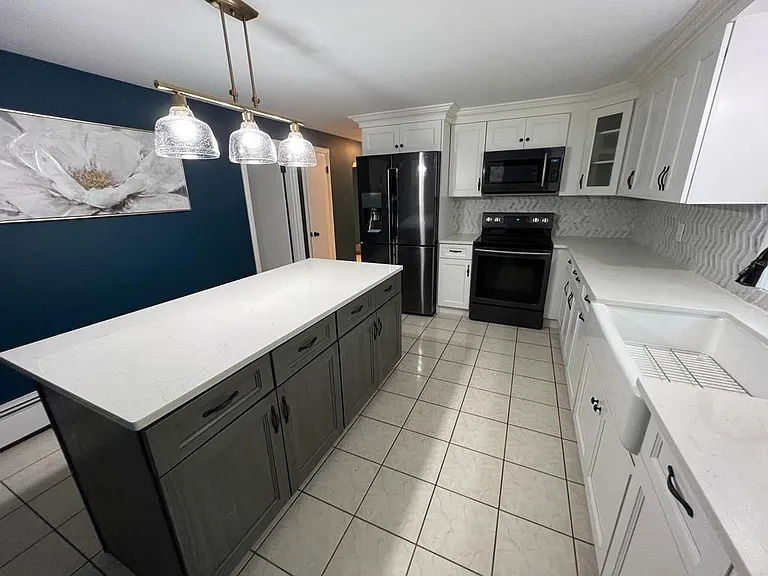 11 Puritan St — Photo 8
