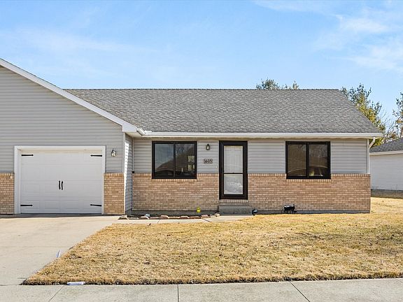 2nd image of 1605-1607 Schubert Dr