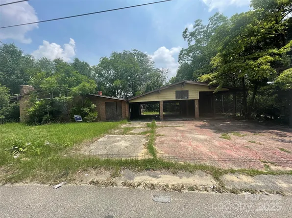 714 Pine St, Hamlet, NC 28345