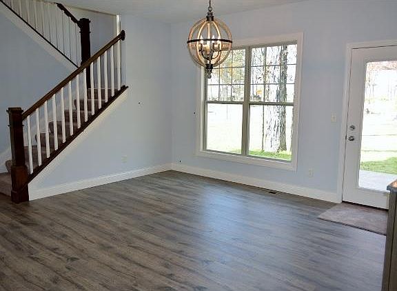 3rd image of 5779 Hillgrove Cir