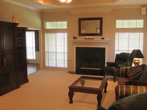 3rd image of 1375 Westmeadow Dr