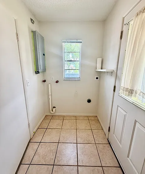 223 N Adelle Ave — Photo 21