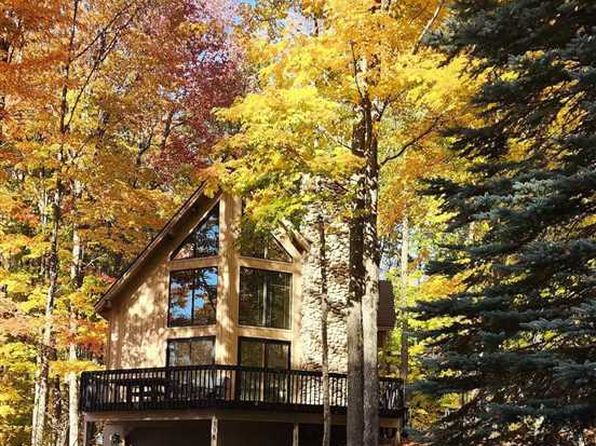 196 Royalview Rd, Harbor Springs, MI 49740