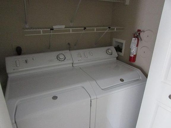3rd image of 980 Summit Lake Dr