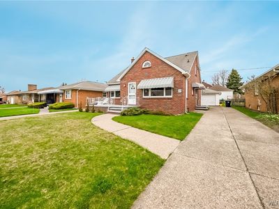 166 Meadowbrook Dr, Lackawanna, NY, 14218