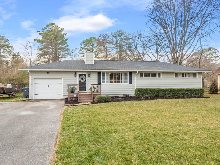 1223 Rocky Hill Rd — Photo 1