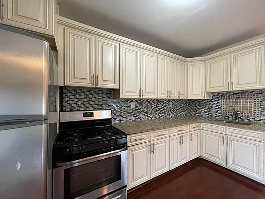 Rented by Hillel Realty Group | media 2