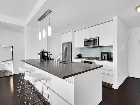 4th image of 306 Gold St APT 26E