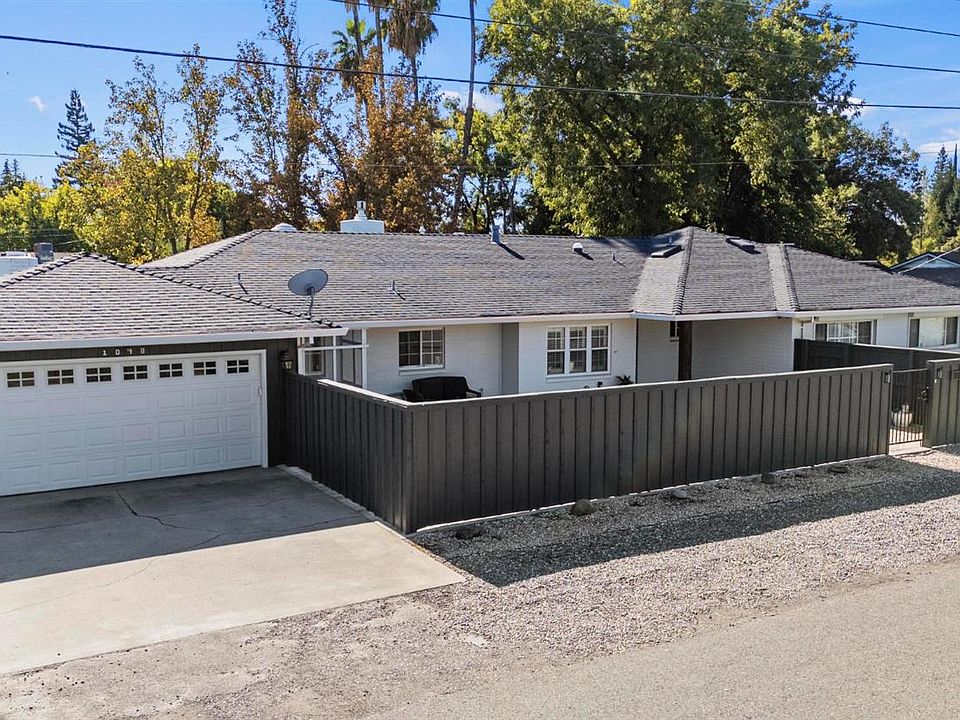1st image of 1048 Briar Ln
