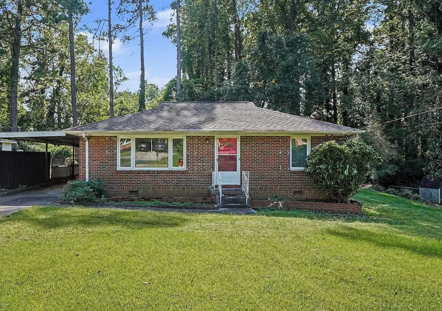 Great location! 2 bedroom 1 bath — Photo 2