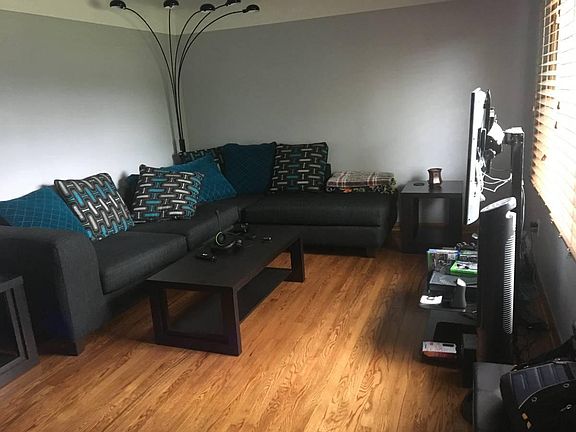 2nd image of 4684 Woodridge Dr