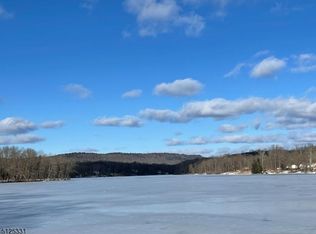 2 Palmetto Trl, Newton, NJ 07860