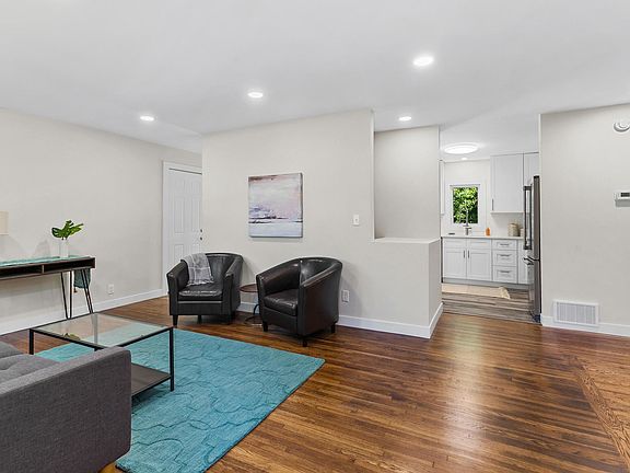 5th image of 2566 Beacon St