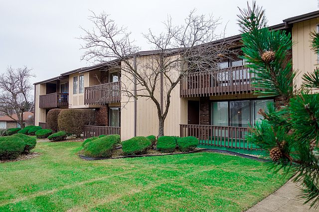1st image of 427 S Cottage Grove Ave #427