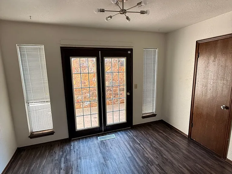 10213 Shadowridge Dr — Photo 7
