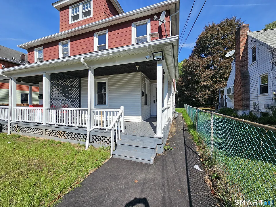 243 Oak St