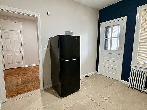 4th image of 302 N 3rd St APT 5