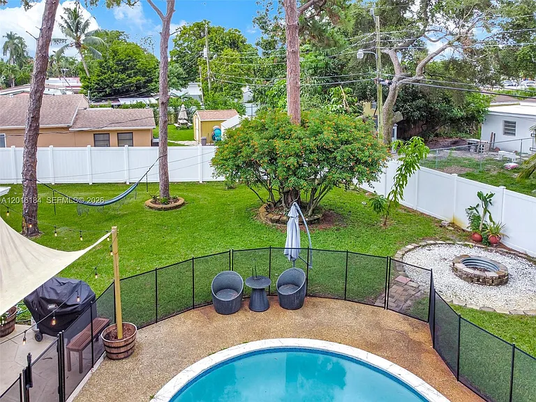 2217 SW 1st Ct — Photo 6