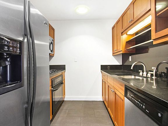 4th image of 425 5th Ave APT 24D