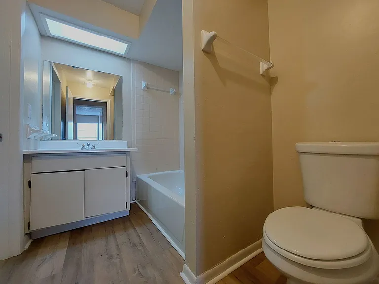 1906 Crystal Grove Dr — Photo 12