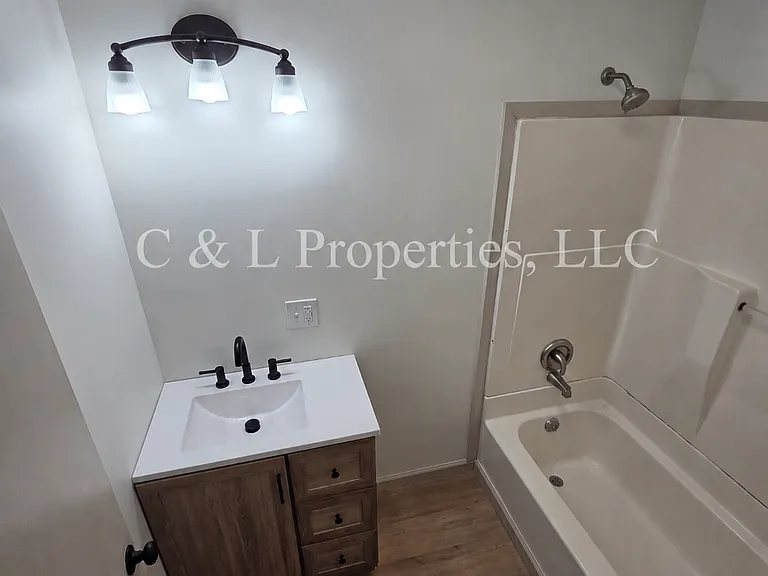 203 Roberts Ave — Photo 11