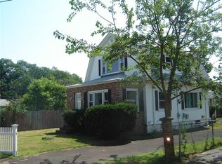 12 Chiswick Rd, Warwick, RI 02889