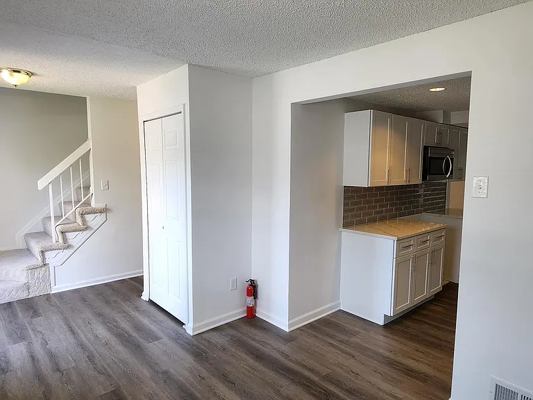 19 Wedgedale Dr — Photo 6
