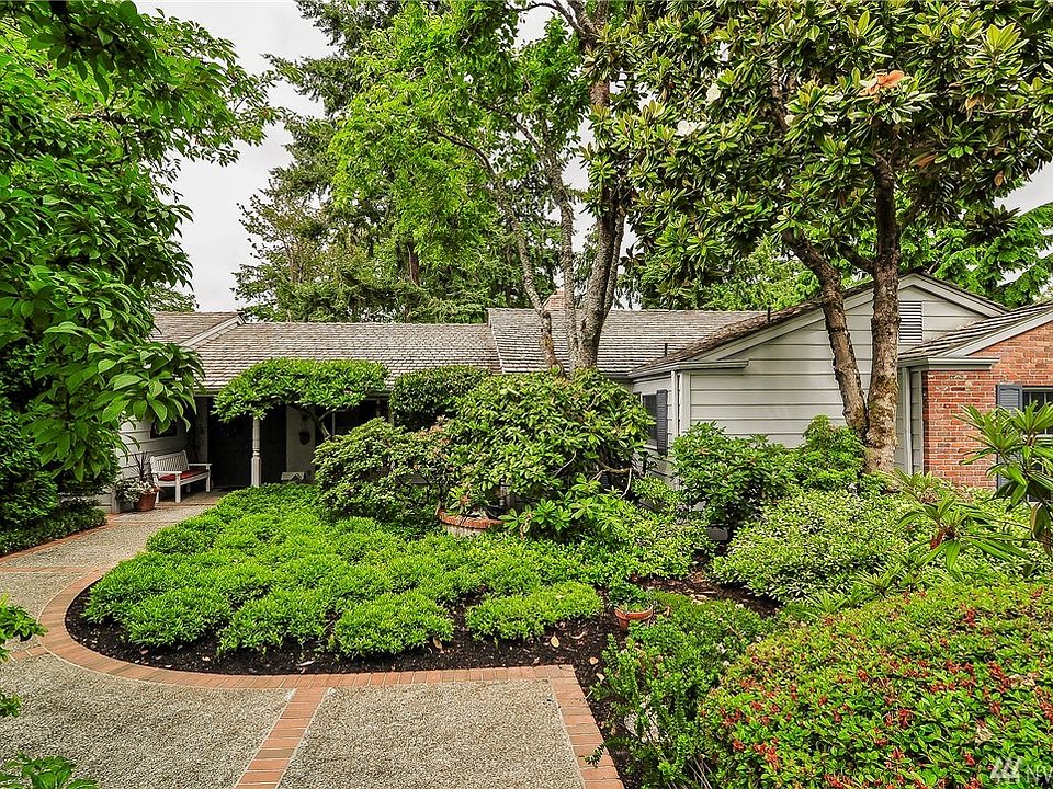 This house is expansive with a large lake view deck for entertaining and relaxing.