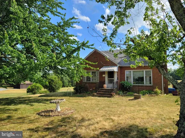 11 Peach Lawn Rd, Fredericksburg, VA 22406