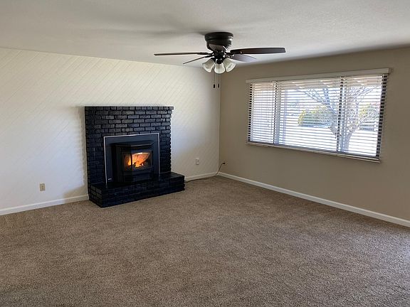 Front living room oversixed window
