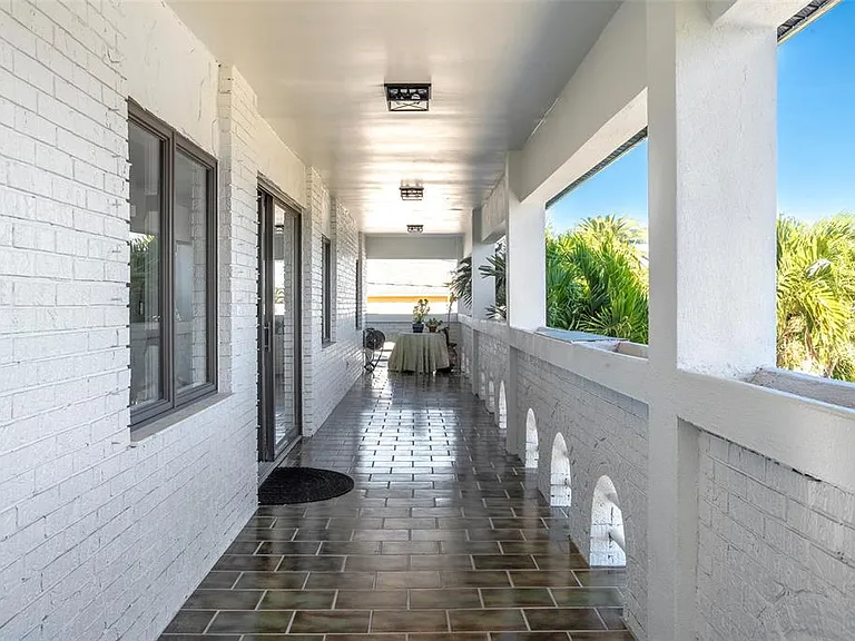 2710 Hibiscus Dr W — Photo 16
