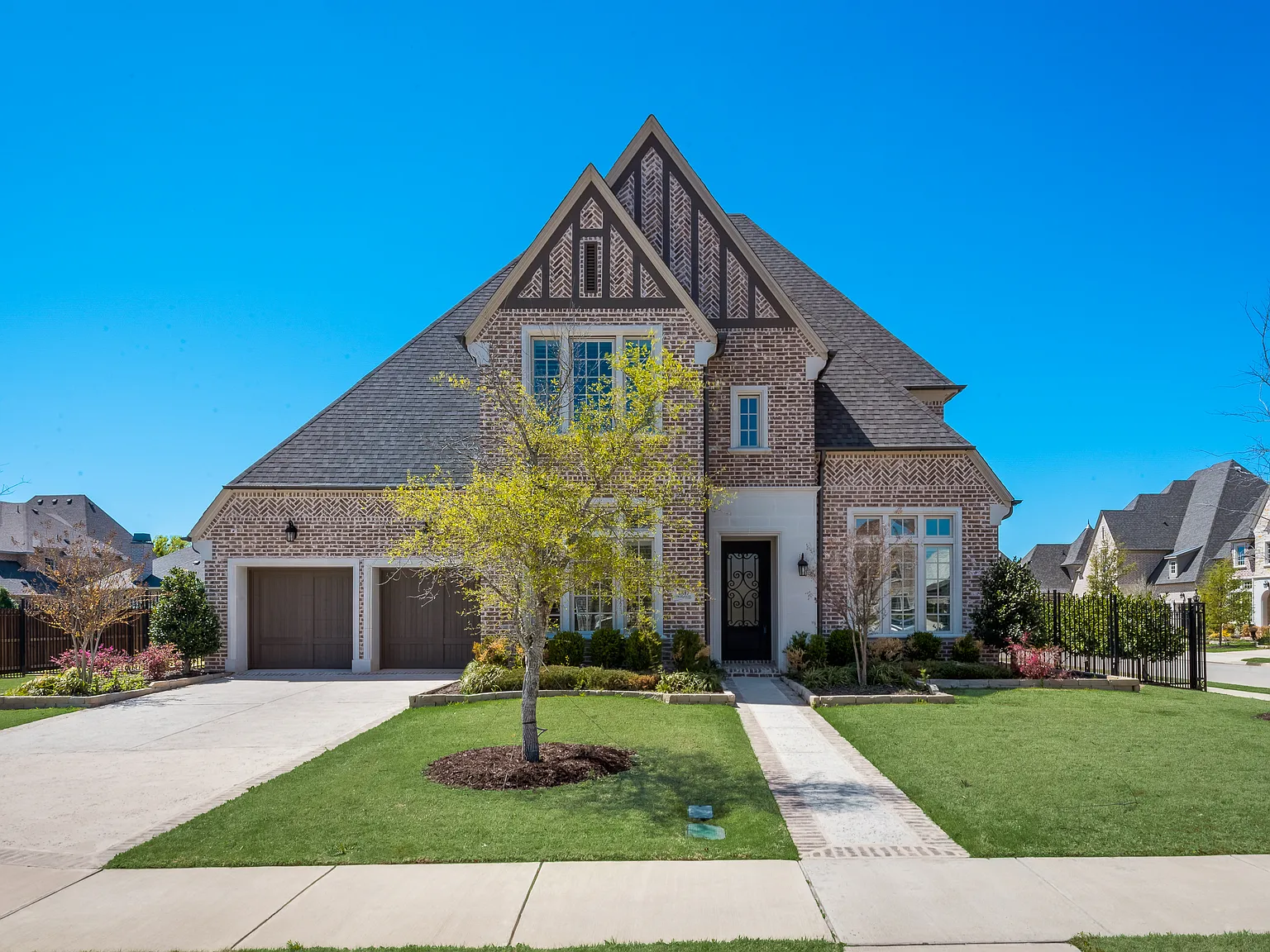 4 bed, 4332 sqft, $7,300 — Photo 3
