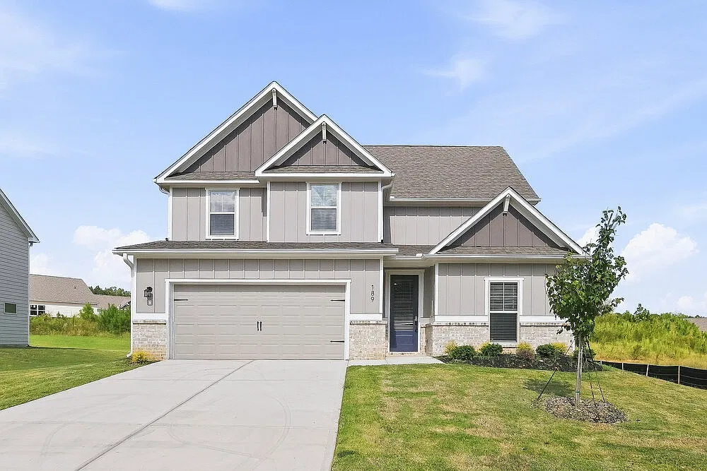 4 bed, 2.5 bath, 2476 sqft, $2,450 — Photo 2