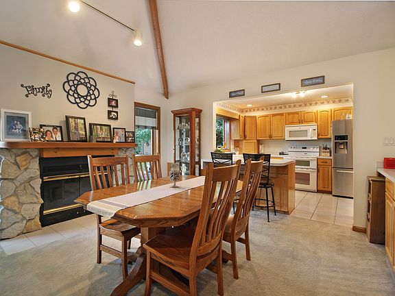 5th image of 32 Birchwood Ln
