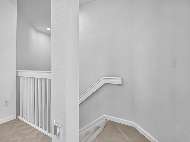 3199 Laurel Ridge Cir — Photo 5