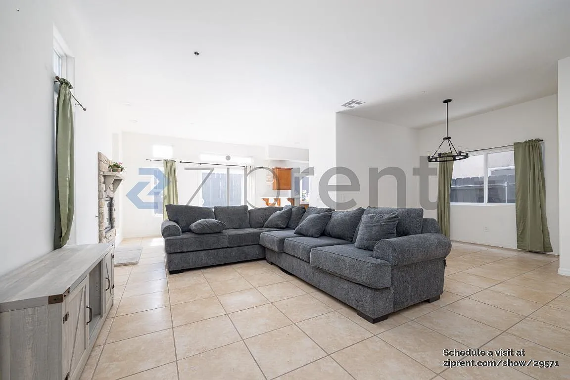 4 bed, 2.5 bath, 1881 sqft, $4,400 — Photo 2