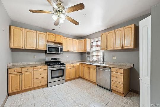 3rd image of 2932 Endicott Ave