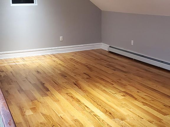 4th image of 647 E 219th St