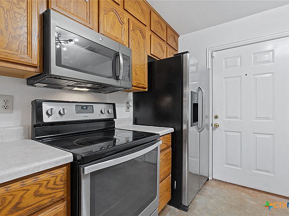 4th image of 10 Country Place Dr